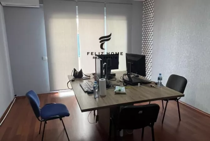 Ambiente Commerciale in Affitto 3+1 a Tirana - 600 Euro