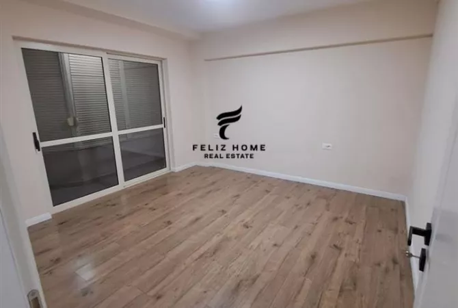 Ambient biznesi me qera 3+1 ne Tirane - 1,200 Euro