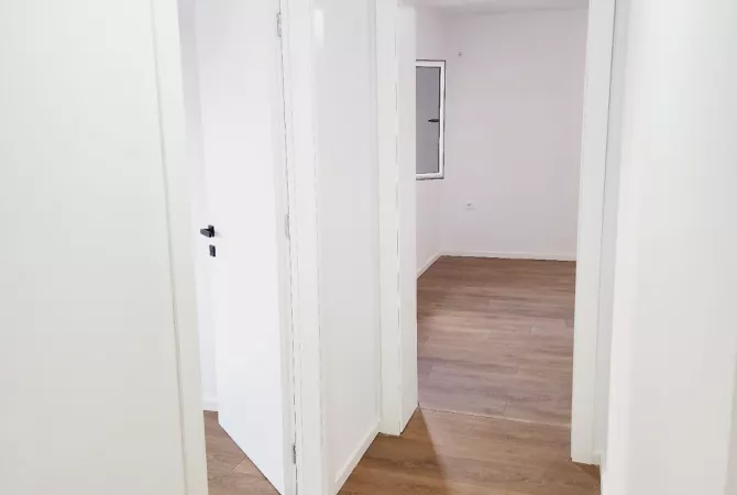 Shtepi ne shitje Apartament ne Tirane, 2+1, Mobilimi Bosh, pa mobiluar, Pagesa 155,000  Euro.