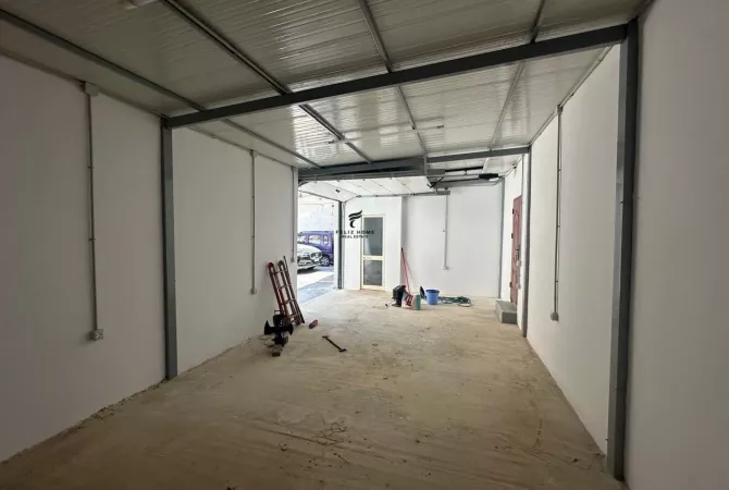 Ambiente Commerciale in Affitto 4+1 a Tirana - 50,000 Leke