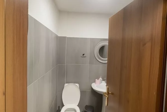 Ambient biznesi me qera 3+1 ne Tirane - 800 Euro