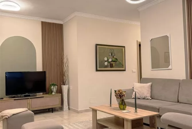 Shtepi me qera 2+1 ne Tirane - 1,100 Euro