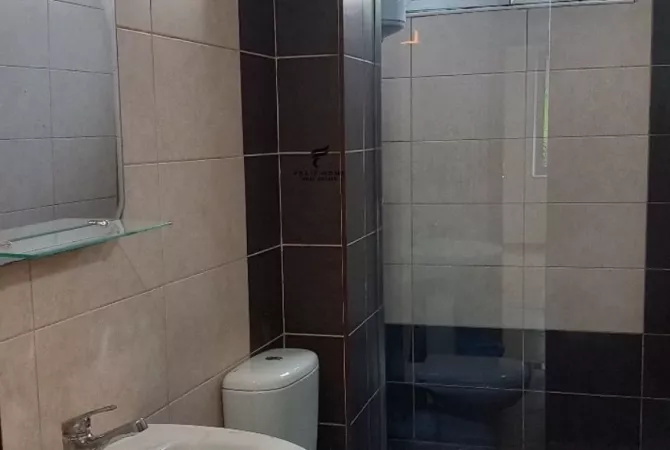 Shtepi me qera Apartament ne Tirane, 3+1, Mobilimi Pjeserisht e mobiluar, Pagesa 600  Euro.