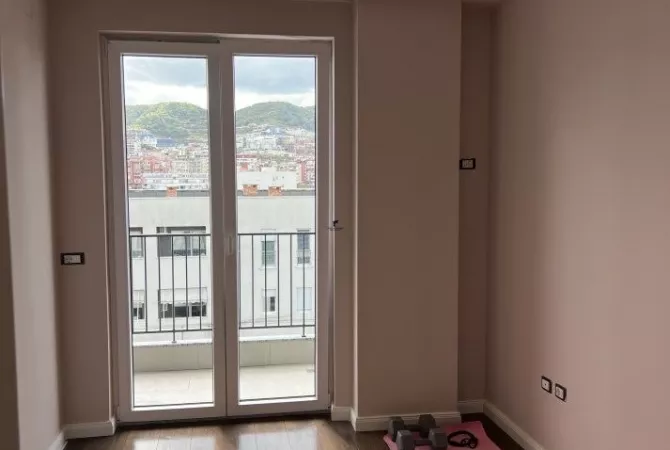 Shtepi me qera Apartament ne Tirane, 2+1, Mobilimi E mobiluar, Pagesa 1,100  Euro.