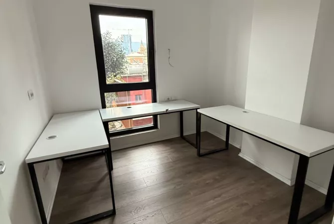 Ambient biznesi me qera 3+1 ne Tirane - 1,100 Euro