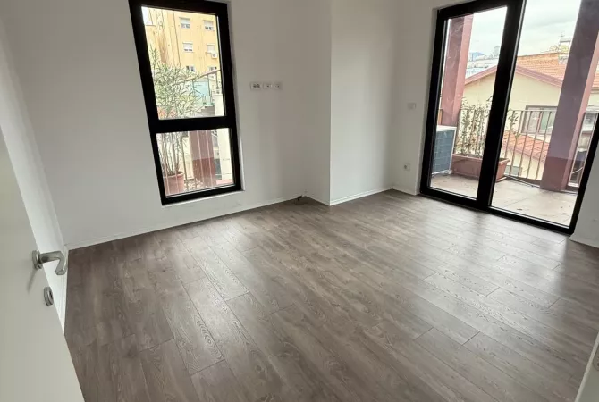 ZYRE ME QERA 2+1 RRUGA E KAVAJES 1100 EURO