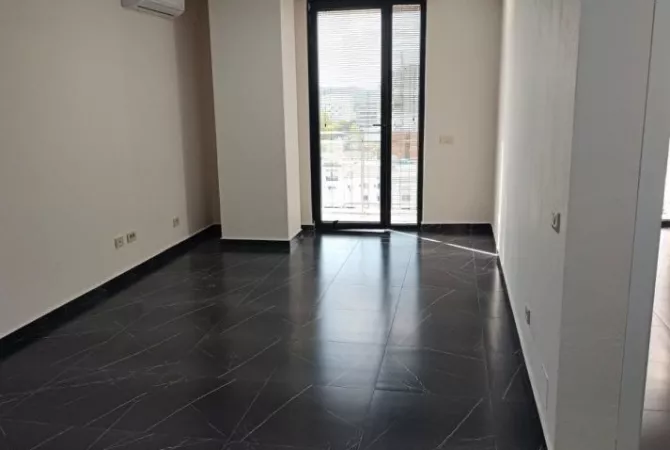 Ambient biznesi me qera 3+1 ne Tirane - 550 Euro