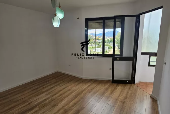 Shtepi ne shitje Apartament ne Tirane, 2+1, Mobilimi Bosh, pa mobiluar, Pagesa 165,000  Euro.