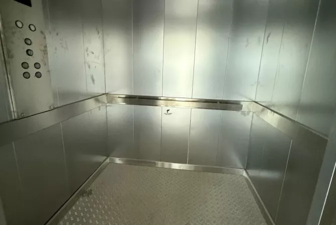Ambient biznesi me qera 4+1 ne Tirane - 4,000 Euro