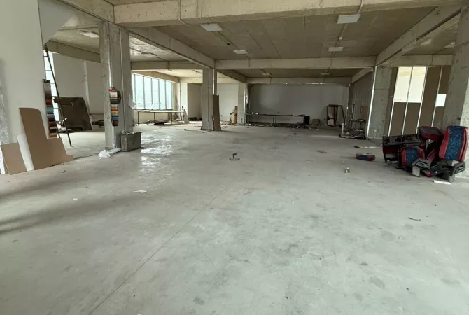 Ambient biznesi me qera 4+1 ne Tirane - 2,000 Euro