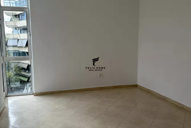 Ambient biznesi me qera 3+1 ne Tirane - 1,200 Euro
