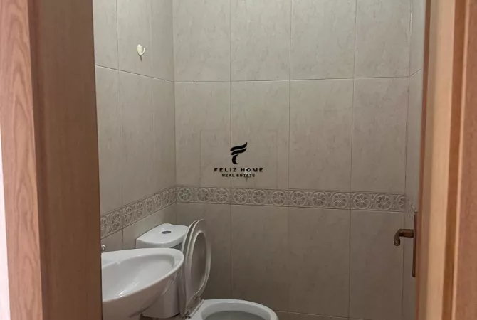 Ambient biznesi me qera 3+1 ne Tirane - 1,200 Euro