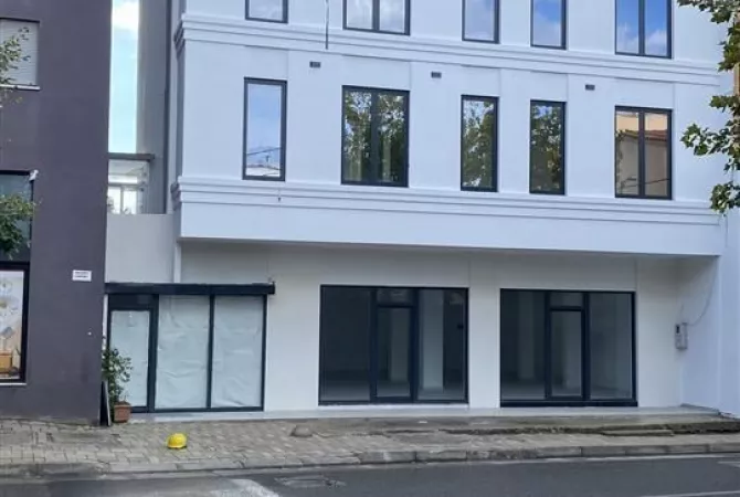Ambient biznesi me qera 3+1 ne Tirane - 10,000 Euro