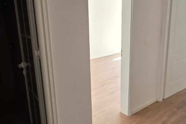 Shtepi ne shitje Apartament ne Tirane, 1+1, Mobilimi Bosh, pa mobiluar, Pagesa 115,000  Euro.
