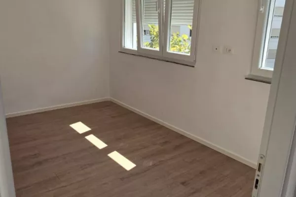 Shtepi ne shitje Apartament ne Tirane, 1+1, Mobilimi Bosh, pa mobiluar, Pagesa 102,000  Euro.