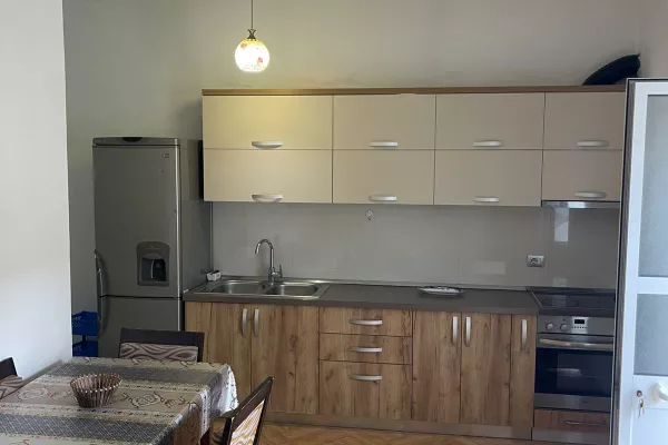Shtepi me qera 2+1 ne Tirane - 45,000 Leke