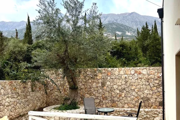 Shtepi ne shitje Vila Luksoze ne Vlore, 2+1, Mobilimi E mobiluar, Pagesa 660,000  Euro.