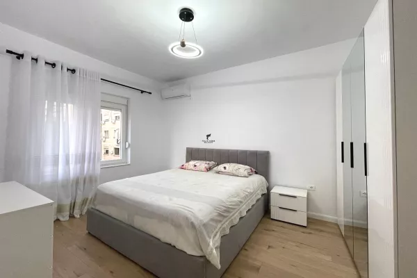 Shtepi me qera Apartament ne Tirane, 2+1, Mobilimi E mobiluar, Pagesa 850  Euro.