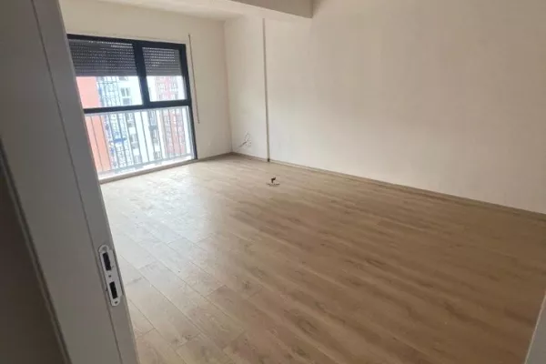 Ambiente Commerciale in Affitto 3+1 a Tirana - 670 Euro