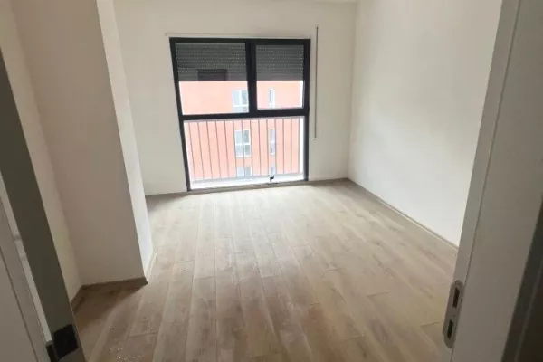 ZYRE ME QERA 2+1+POST PARKIMI BULEVARDI RI 670 EURO