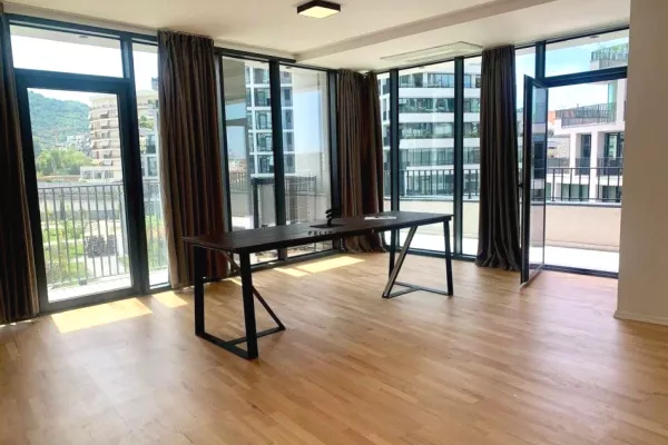 Ambient biznesi me qera 3+1 ne Tirane - 1,850 Euro