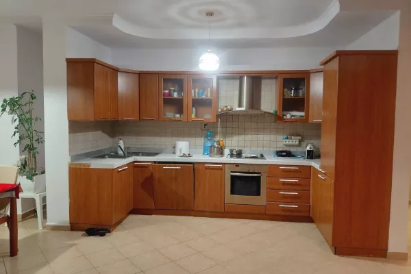 Shtepi ne shitje 2+1 ne Tirane - 300,000 Euro