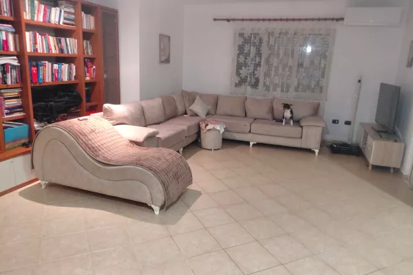 Shtepi ne shitje 2+1 ne Tirane - 300,000 Euro