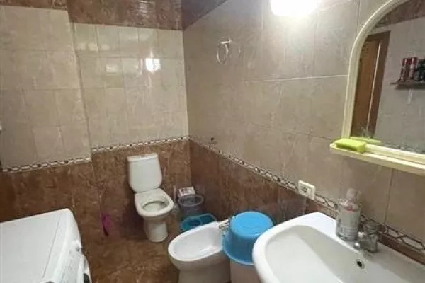 Shtepi ne shitje Apartament ne Tirane, 1+1, Mobilimi E mobiluar, Pagesa 135,000  Euro.