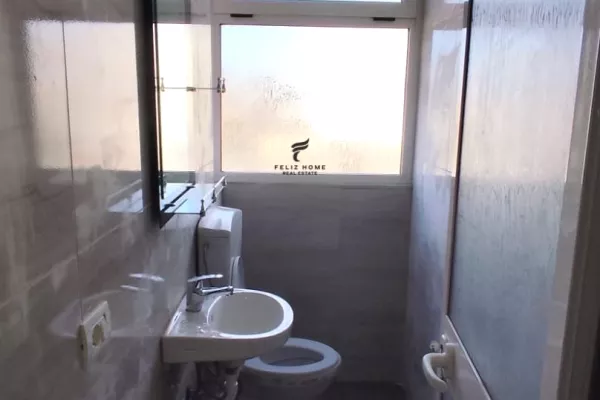 Shtepi me qera Apartament ne Tirane, 2+1, Mobilimi Pjeserisht e mobiluar, Pagesa 450  Euro.