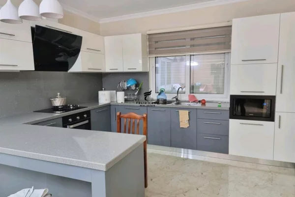 Shtepi me qera 5+1 ne Tirane - 1,500 Euro