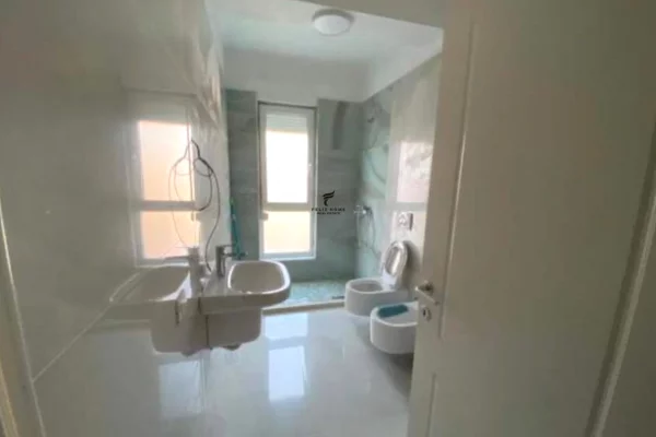 Shtepi me qera Apartament ne Tirane, 3+1, Mobilimi E mobiluar, Pagesa 650  Euro.