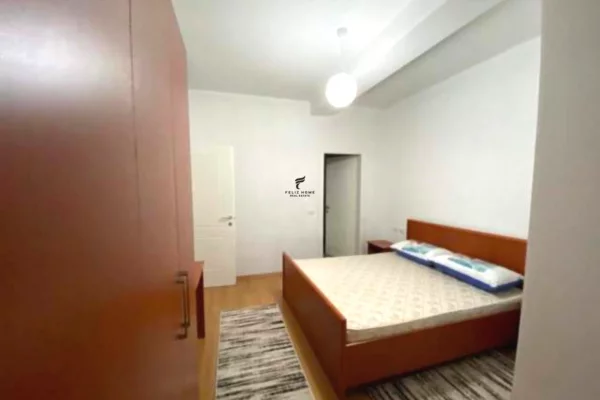Shtepi me qera Apartament ne Tirane, 3+1, Mobilimi E mobiluar, Pagesa 650  Euro.