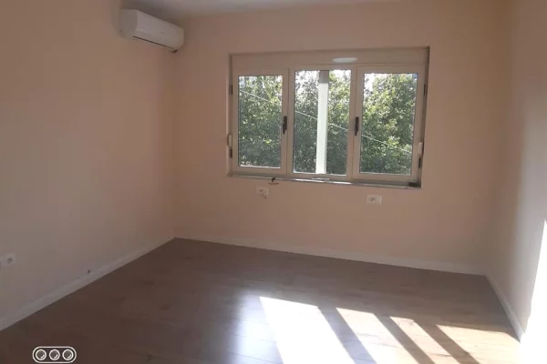 Business Property for Rent 3+1 in Tirana - 900 Euro