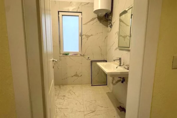 Shtepi me qera Vila Luksoze ne Tirane, 4+1, Mobilimi Bosh, pa mobiluar, Pagesa 1,500  Euro.