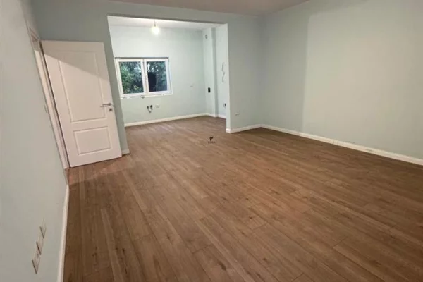 Shtepi me qera Vila Luksoze ne Tirane, 4+1, Mobilimi Bosh, pa mobiluar, Pagesa 1,500  Euro.