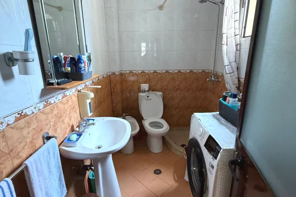 Shtepi ne shitje Apartament ne Tirane, 2+1, Mobilimi E mobiluar, Pagesa 210,000  Euro.