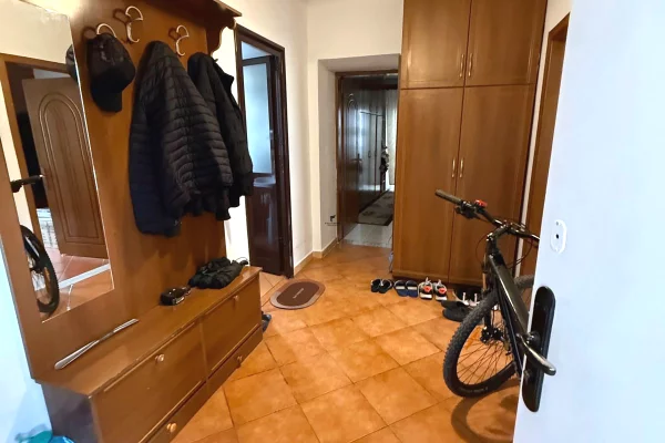 Shtepi ne shitje Apartament ne Tirane, 2+1, Mobilimi E mobiluar, Pagesa 210,000  Euro.