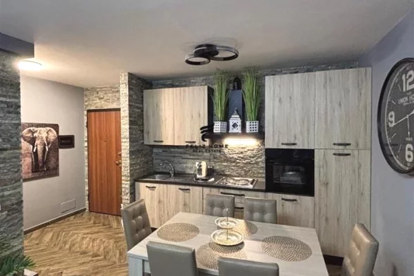 Shtepi me qera 2+1 ne Tirane - 750 Euro