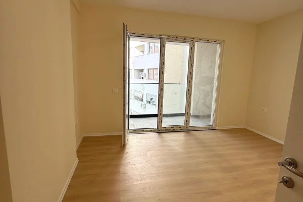 Business Property for Rent 3+1 in Tirana - 600 Euro