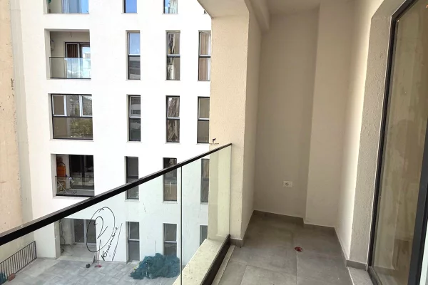 ZYRE ME QERA 94 M2 ASTIR 600 EURO