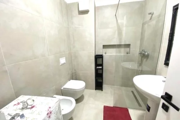 Shtepi ne shitje Apartament ne Tirane, 1+1, Mobilimi E mobiluar, Pagesa 210,000  Euro.