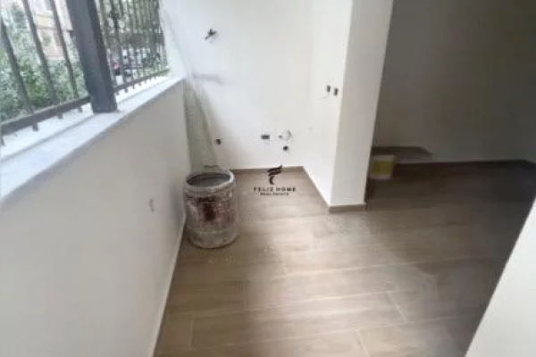 ZYRE ME QERA 50 M2 SHESHI WILLSON 600 EURO