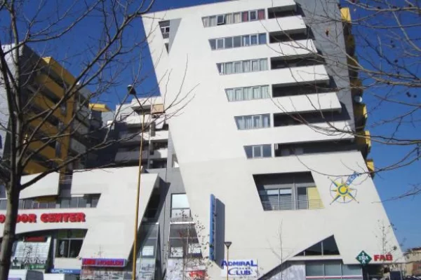 Ambient biznesi me qera 3+1 ne Tirane - 35,000 Leke