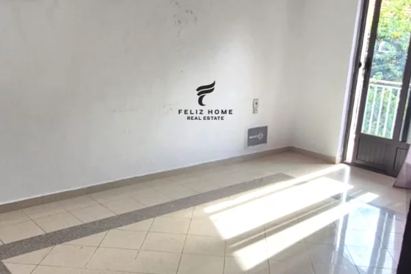 Shtepi me qera 6+1 ne Tirane - 1,300 Euro