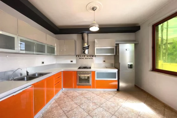 Shtepi me qera 3+1 ne Tirane - 1,200 Euro