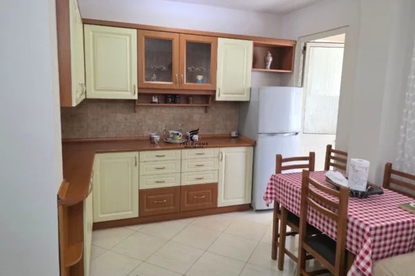Shtepi me qera 2+1 ne Tirane - 600 Euro