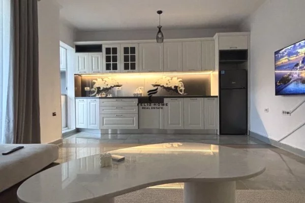 Shtepi me qera 2+1 ne Tirane - 750 Euro