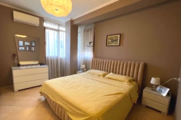 Shtepi me qera 2+1 ne Tirane - 60,000 Leke