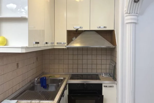 Shtepi me qera 2+1 ne Tirane - 60,000 Leke