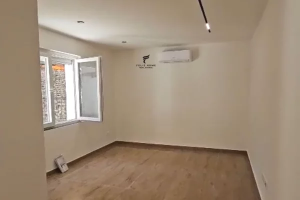 Business Property for Rent 3+1 in Tirana - 50,000 Leke